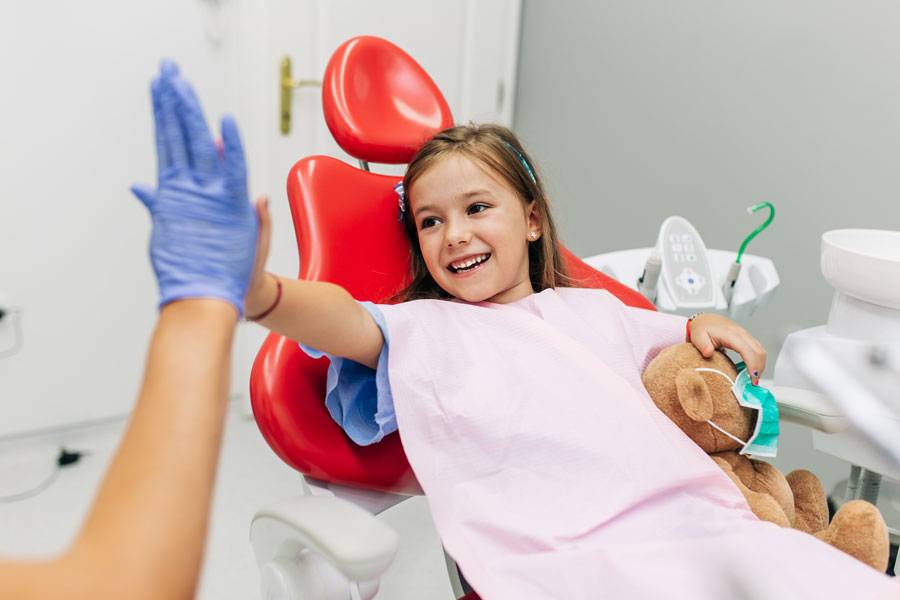 Ребенок боится стоматолога, почему это происходит и что делать?