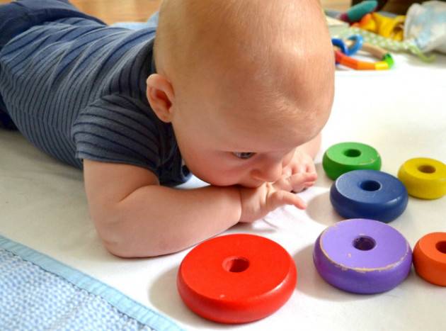 Ребенку 8 месяцев: что важно знать о развитии малыша и что делать
