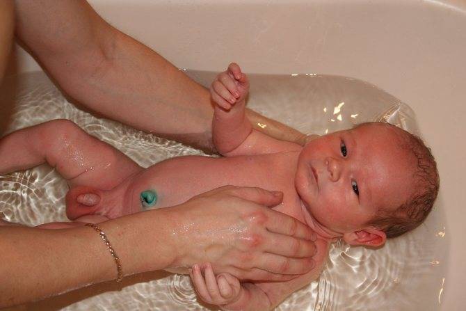 Купание ребенка до года (как правильно купать и мыть)