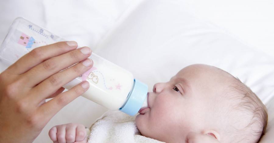 Как часто можно менять смеси для новорождённых: все условия и причины смены молочной смеси