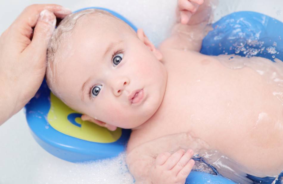 Какая должна быть температура воды для купания новорожденного
