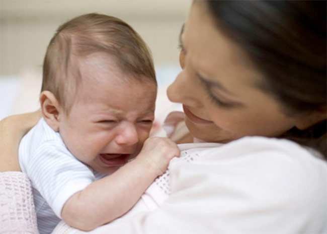 Плач новорожденного. как успокоить ребенка