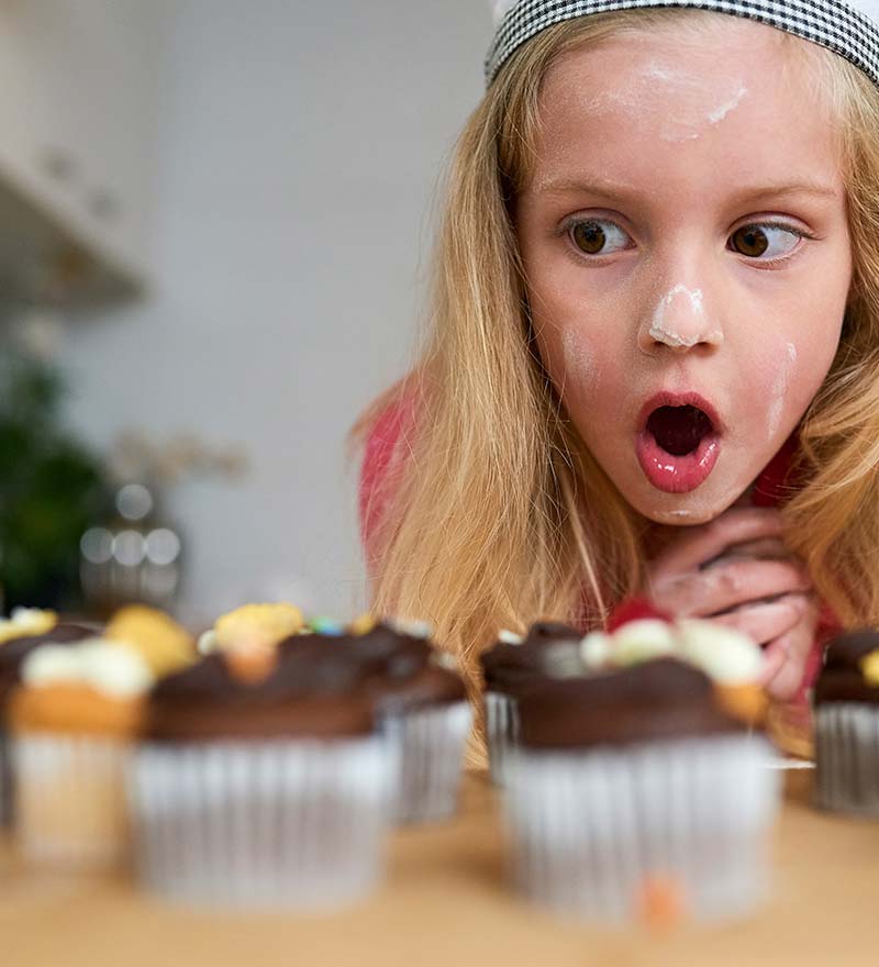 Сладкое детям вредно или полезно? когда давать сладкое и сколько