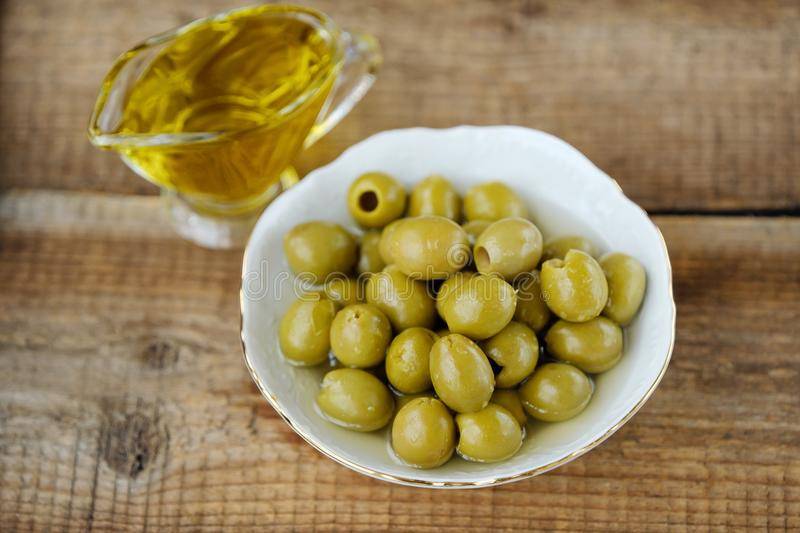 Оливки и маслины во время беременности: полезные и вредные свойства продукта для организма