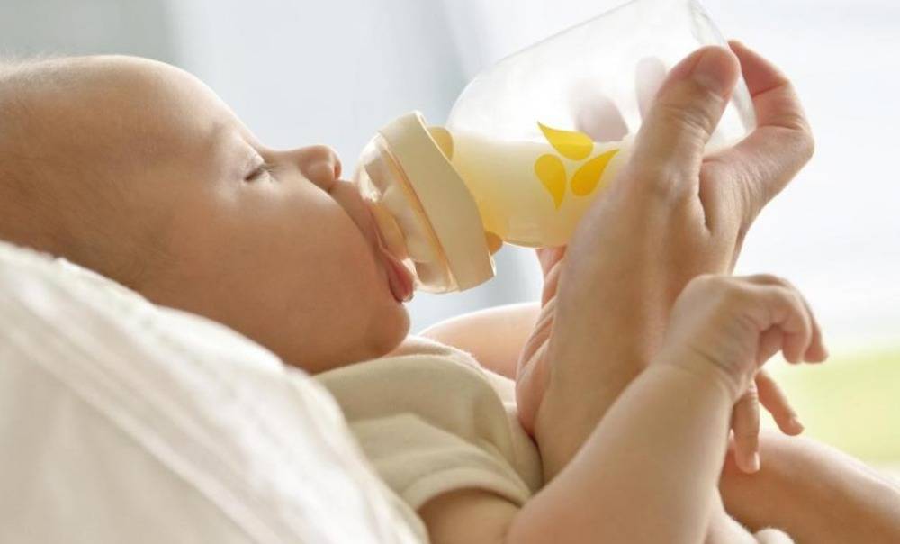 Ребенок давится при кормлении грудным молоком