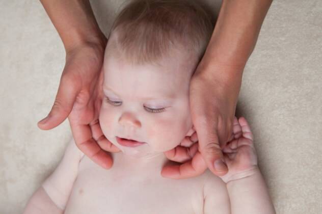Причины кривошеи и косоглазия у новорожденных