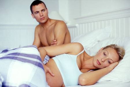 Как правильно спать во время беременности, позы для сна по триместрам