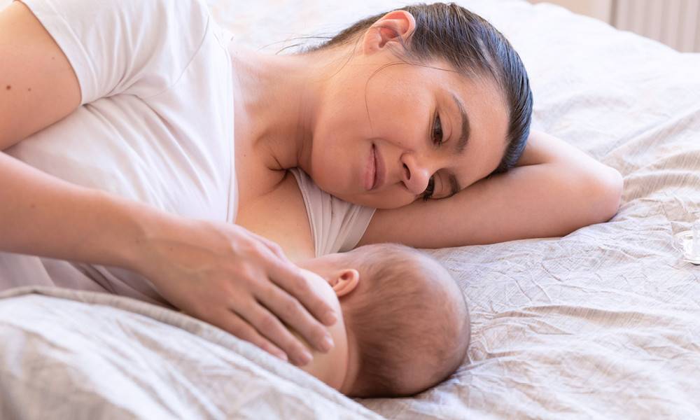 Сосание груди ребенком всю ночь: как отучить малыша засыпать с грудью