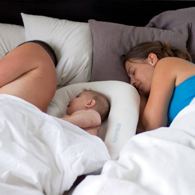 На каком боку лучше спать новорожденному. как должен спать новорожденный ребенок