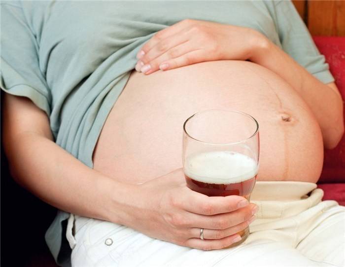 Можно ли беременным безалкогольное пиво, если хочется светлое, крафтовое, темное: мнение врачей, противопоказания, количество допустимой жидкости, противопоказания и последствия