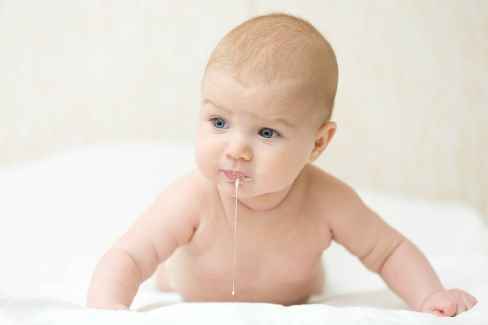 Почему новорожденный ребенок срыгивает все, что съел
