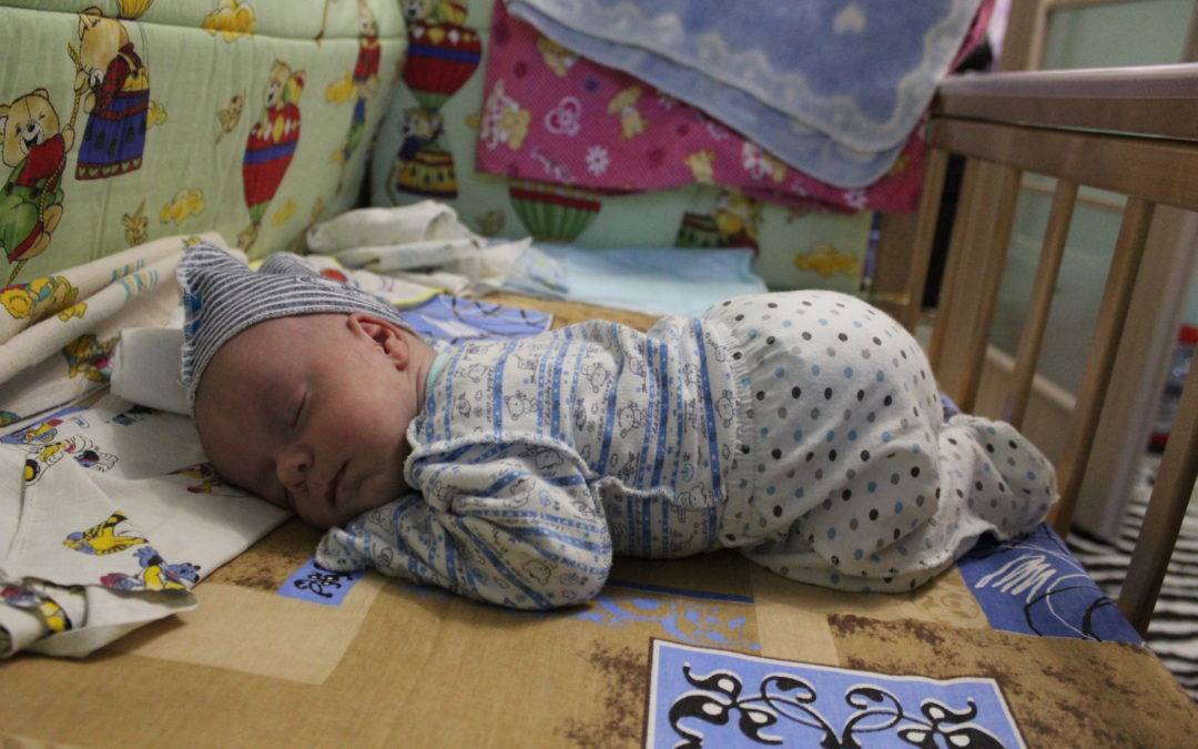 Как отучить ребенка засыпать на руках