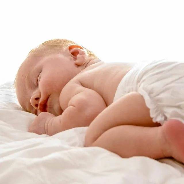 Можно ли новорожденному ребенку спать на животе: мнение педиатров. преимущества и противопоказания сна новорождённого на животе - автор екатерина данилова - журнал женское мнение