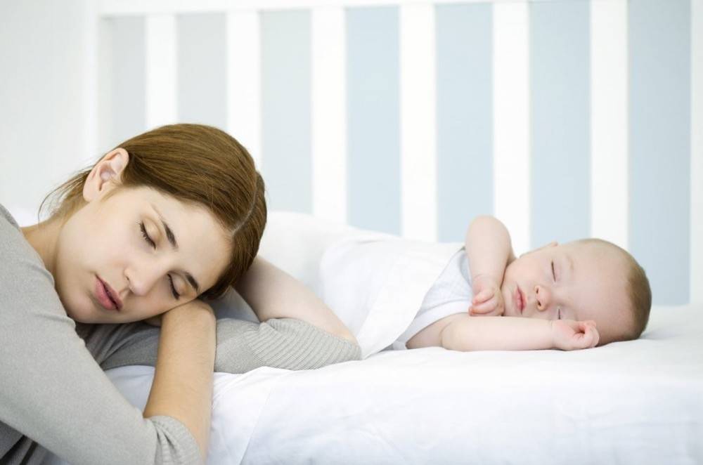 Ребенок засыпает во время кормления и не доедает грудное молоко