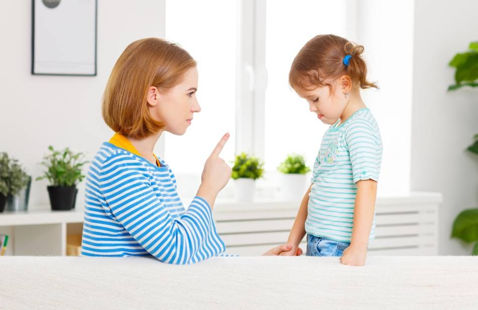 Что нельзя делать родителям, когда ребенок ведет себя невыносимо?