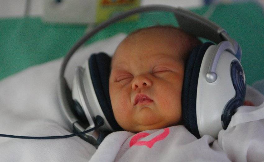 Терапия музыкой и младенец: какие мелодии необходимы для слуха малыша