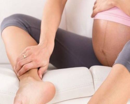 Гинеколог предупреждает: скрещивать ноги беременным нельзя