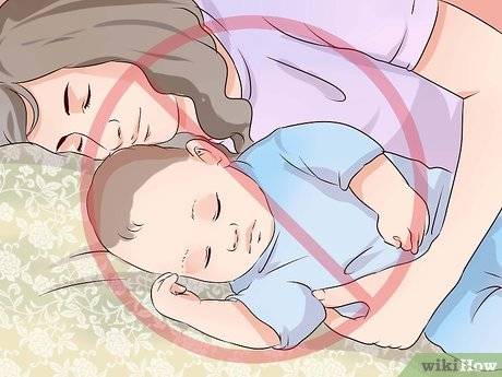 Грудной ребенок спит с мамой. Опасно или нет?