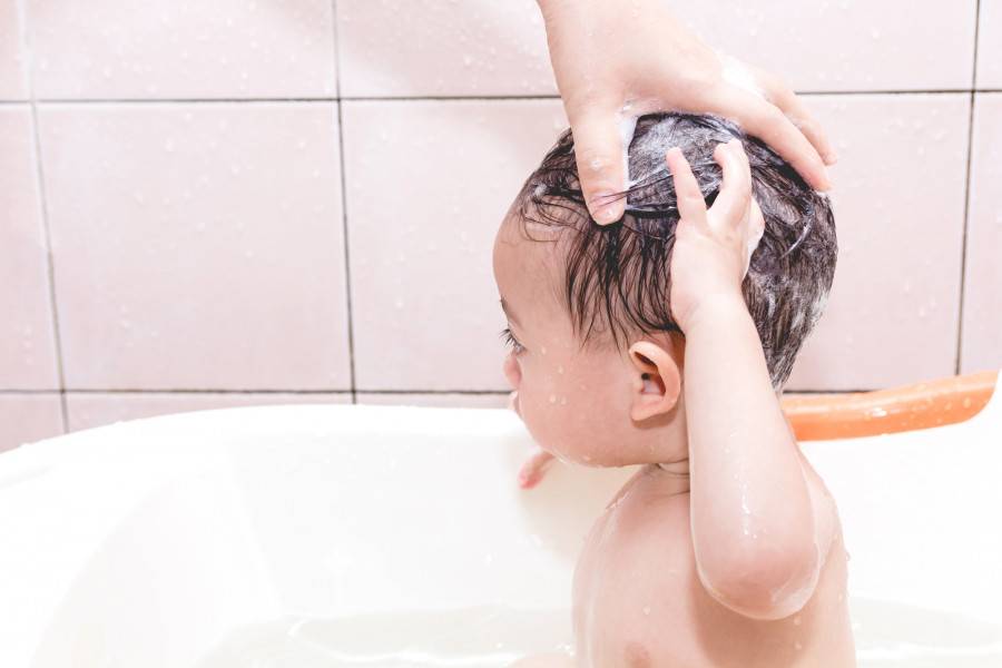 Ребенок боится мыть голову — что делать и как мыть голову ребенку