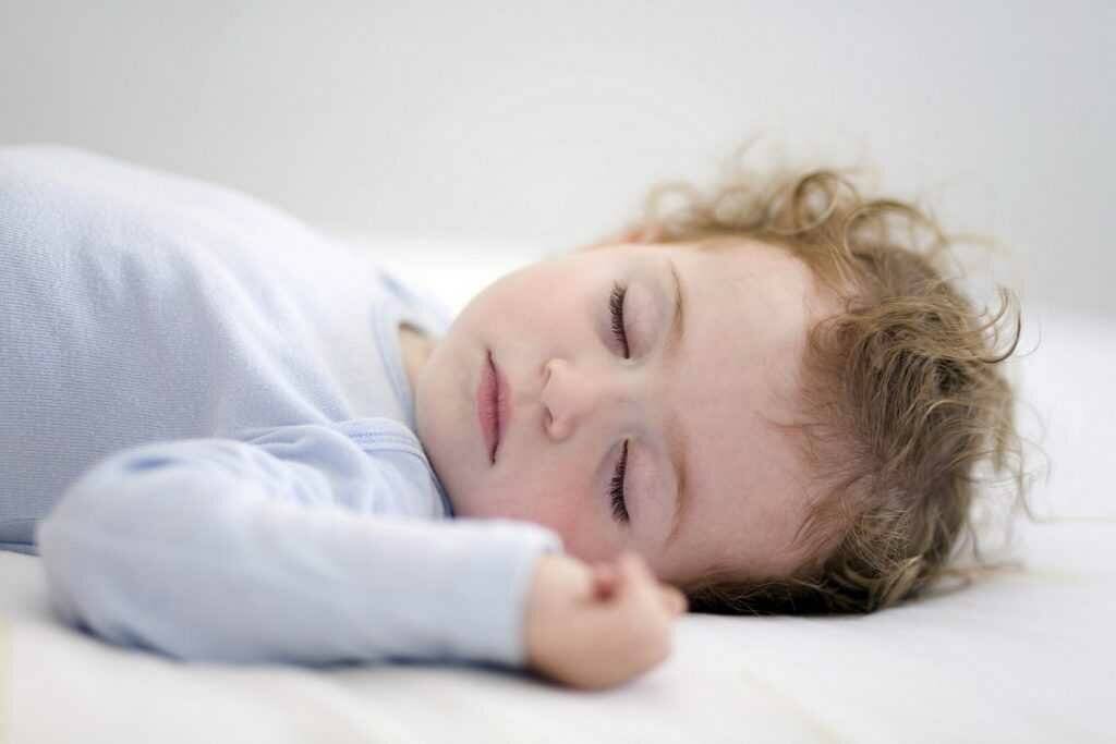 Наш опыт обучения самостоятельному засыпанию: самые эффективные методики