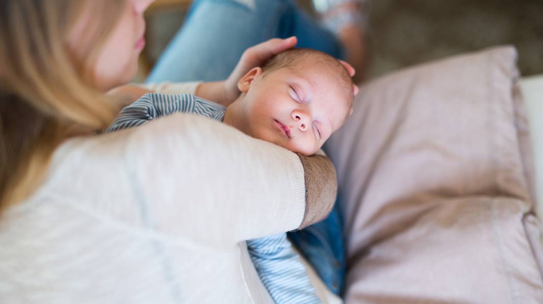 Почему ребенок в 3 месяца много спит — причины