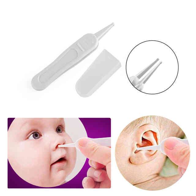 Как правильно почистить уши новорожденному ребенку