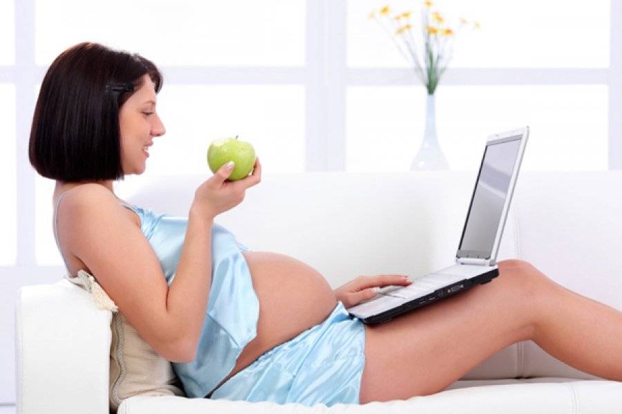 Беременность и работа за компьютером: правильные позы и влияние