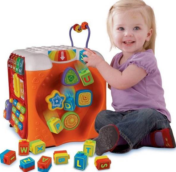 Выбираем развивающие игрушки: что нужно приобрести для ребенка в 8 месяцев?