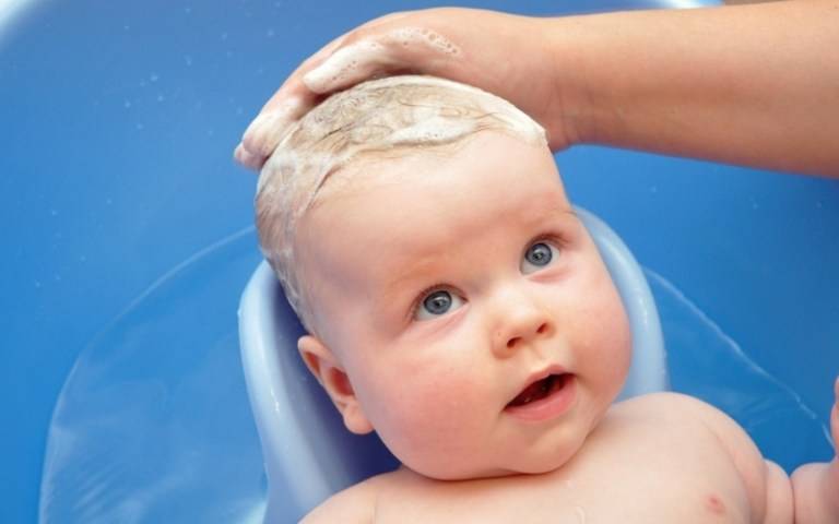 Уход за волосами новорожденных - советы, рекомендации, видео