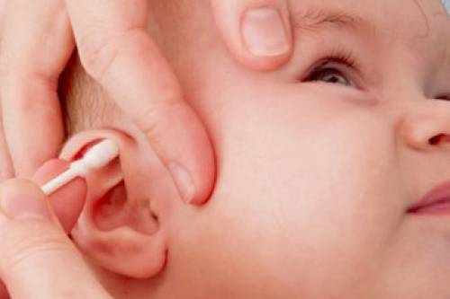 Как чистить уши новорожденному ребенку