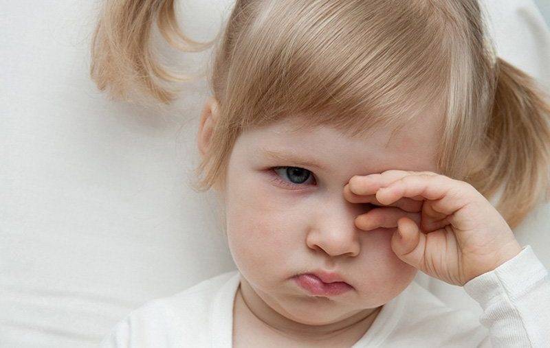 У ребенка дергается глаз — что это, причины и лечение, как лечить нервный тик, почему у 4 месячного малыша дергаются глаза