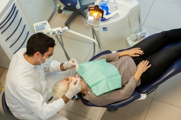 12 частых вопросов об имплантации зубов