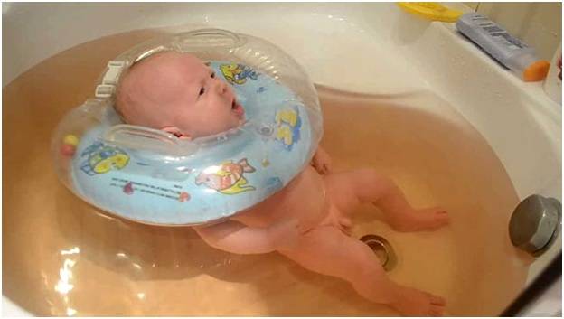 Комаровский - купание новорожденного: первое правильное купание младенца дома после роддома