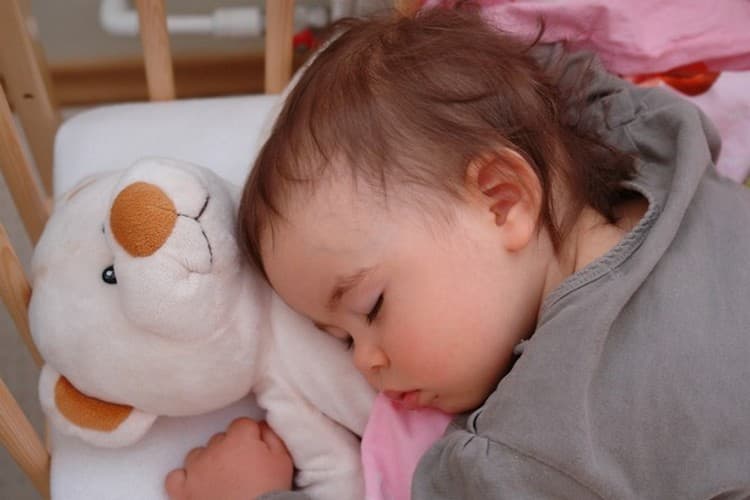 Что делать, если ребенок отказывается спать днем
