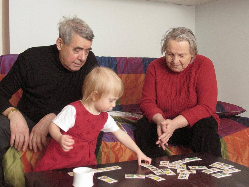 Важная роль бабушки и дедушки в воспитании детей