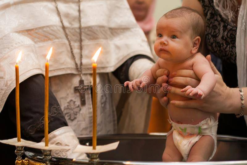 Когда крестить новорожденного, подготовка к таинству крещения, решение организационных вопросов