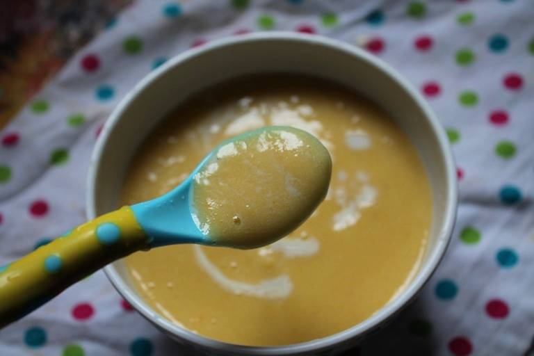 С какого возраста можно давать гороховый суп ребенку и как его приготовить?
