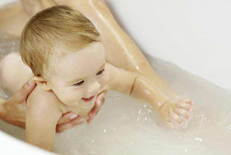 Как купать ребенка — полезные советы родителям