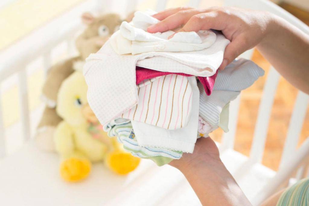 Чем стирать вещи для новорожденного?