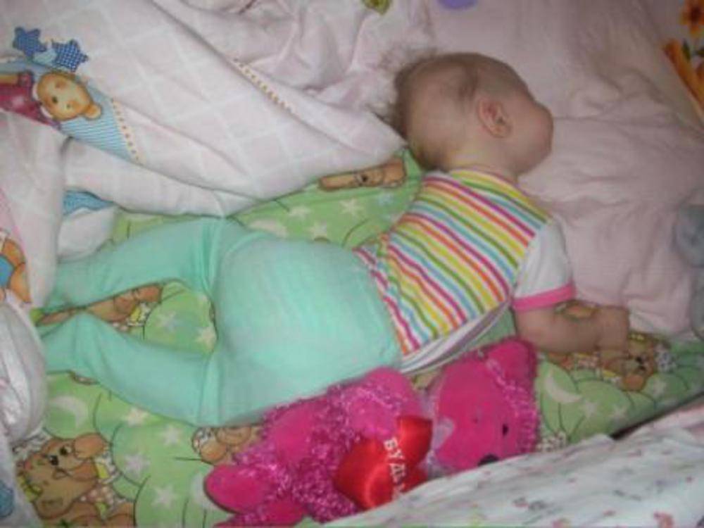 Какие позы для сна новорожденного считаются правильными 2021