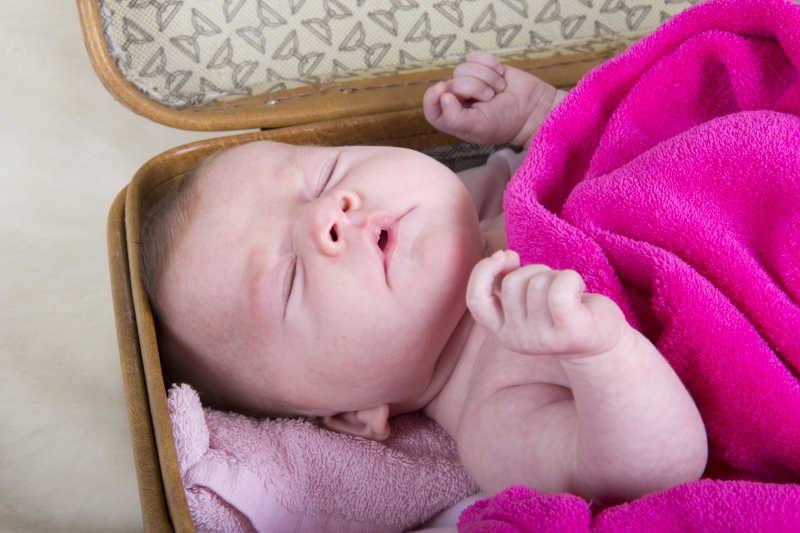 Будь здоров: почему чихает новорожденный - для мам