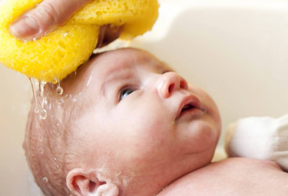 Себорейный дерматит у грудничка: как убрать корочки на голове у ребенка
