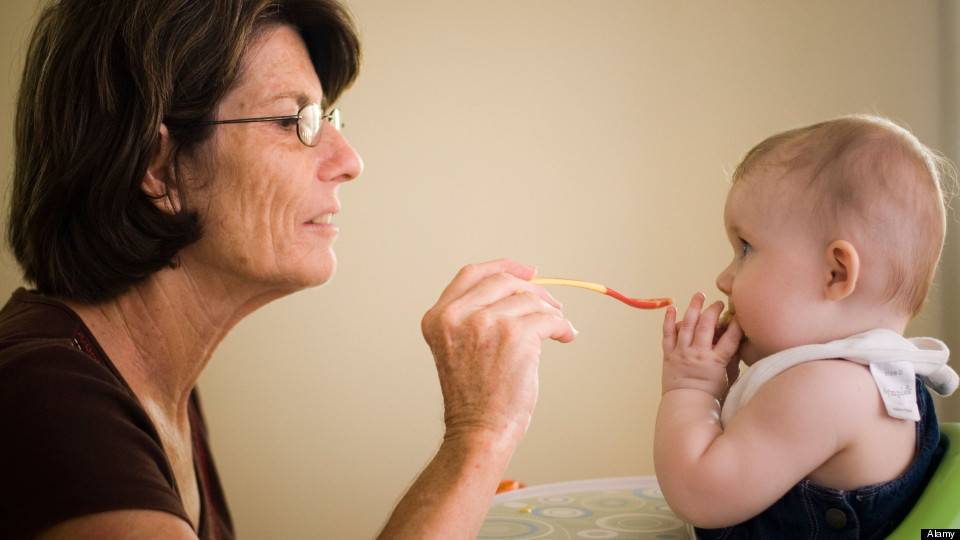 Почему бабушки испортят вашего ребенка своим воспитанием. даже если они самые лучшие