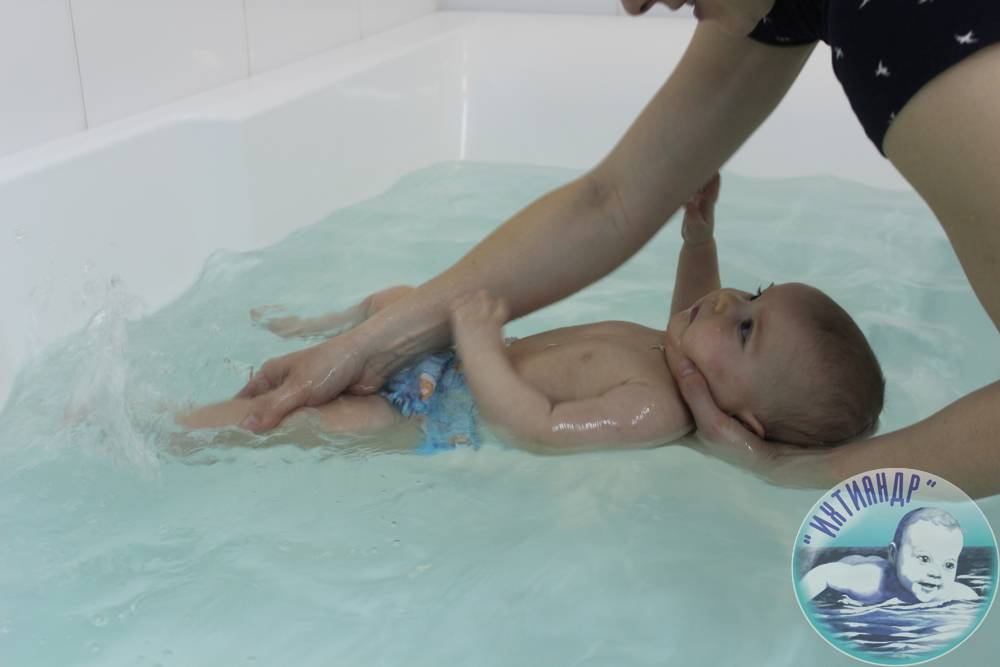 Грудничковое плавание: учим новорожденного плавать и нырять