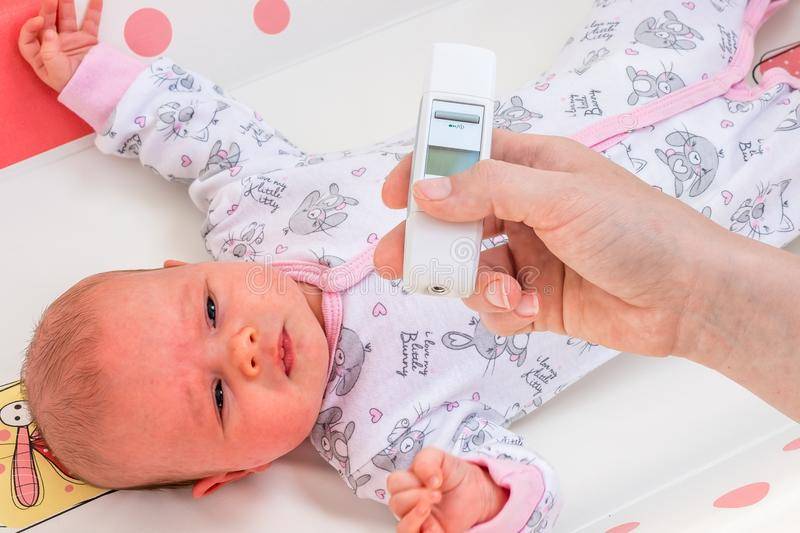 Где мерить температуру у грудничка электронным градусником или как правильно померить температуру младенцу