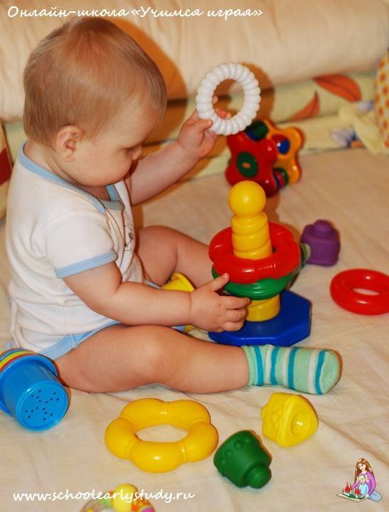 Какие игры и игрушки нужны ребенку в 9 месяцев