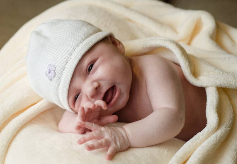 Грудничок трясет ножкой. если у новорождённого наблюдается тремор. особенности нервной системы