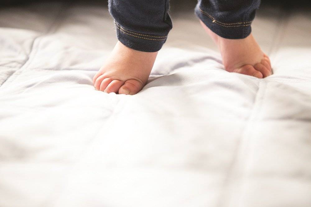 Хождение ребенка на носочках при аутизме