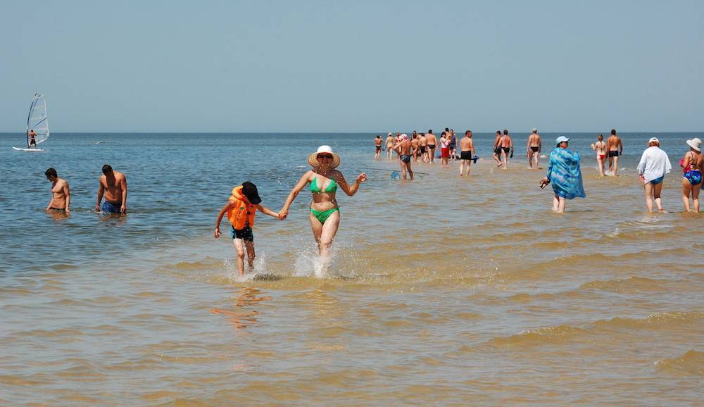 Куда с ребенком лучше поехать на Азовское море, описание курортов и как добраться