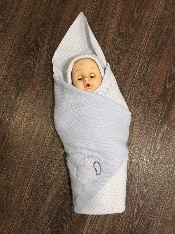 Как завернуть в одеяло новорожденного ребенка правильно